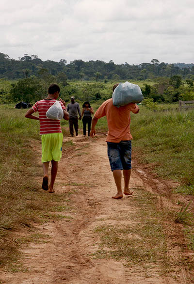 As terras estariam sendo demarcadas há quase um mês