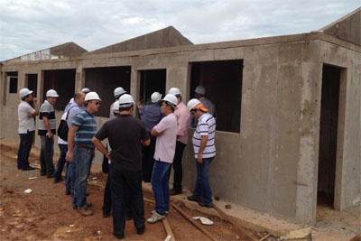 Empresários visitando etapas das obras de Casas Populares em Porto Velho
