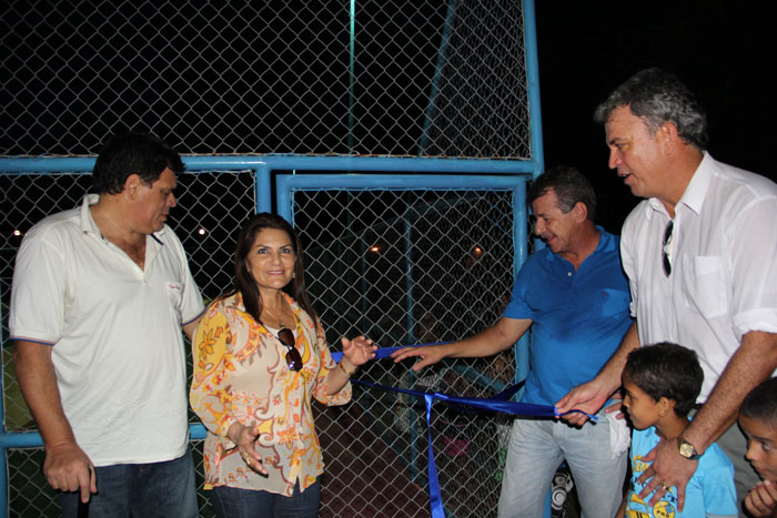 O deputado federal Flaviano Melo, a deputada estadual Antonia Sales e o senador Sérgio Petecão prestigiaram a entrega do pacote de obras de Vagner Sales