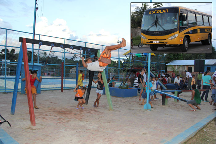 Vila Lagoinha também recebeu uma quadra de esportes e um parque infantil. Vagner Sales entregou ainda, um ônibus escolar