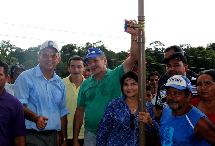 A prefeitura de Cruzeiro do Sul instalou 14 sistemas de tratamento e abastecimento de água