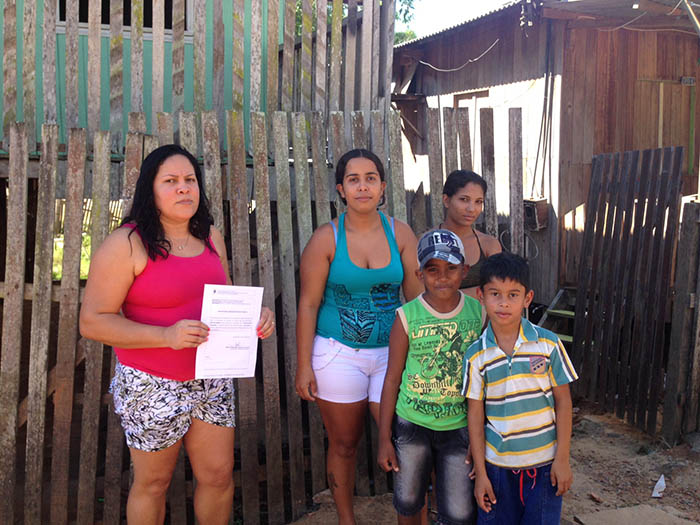 Moradores denunciam que teria sido oferecido apenas dois meses de aluguel social