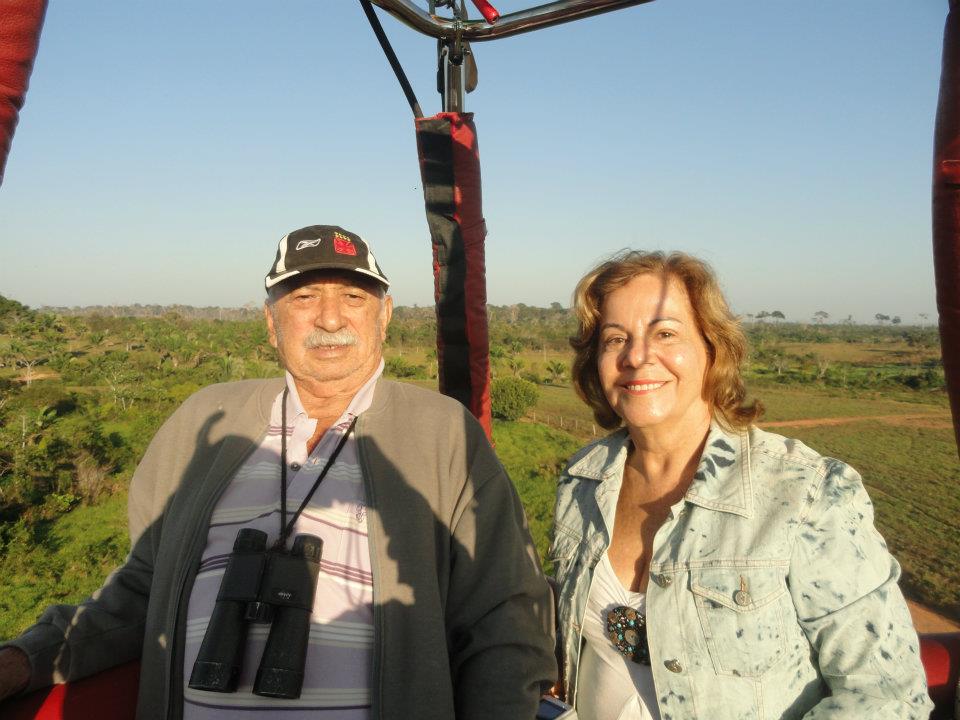 O desembargador aposentado Lourival Marques ao lado de sua esposa Edir Marques