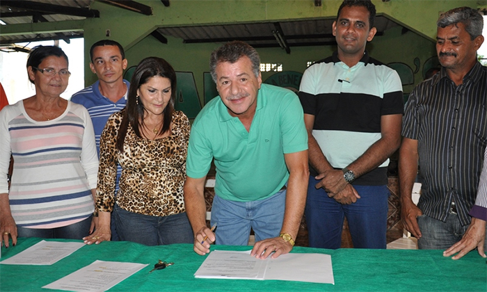 Vagner Sales assina a ordem de serviço para construção do posto de saúde do bairro São José