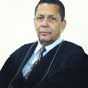 Emilson Brasil publicou as fotos que comprovam arrombamento em sua residência