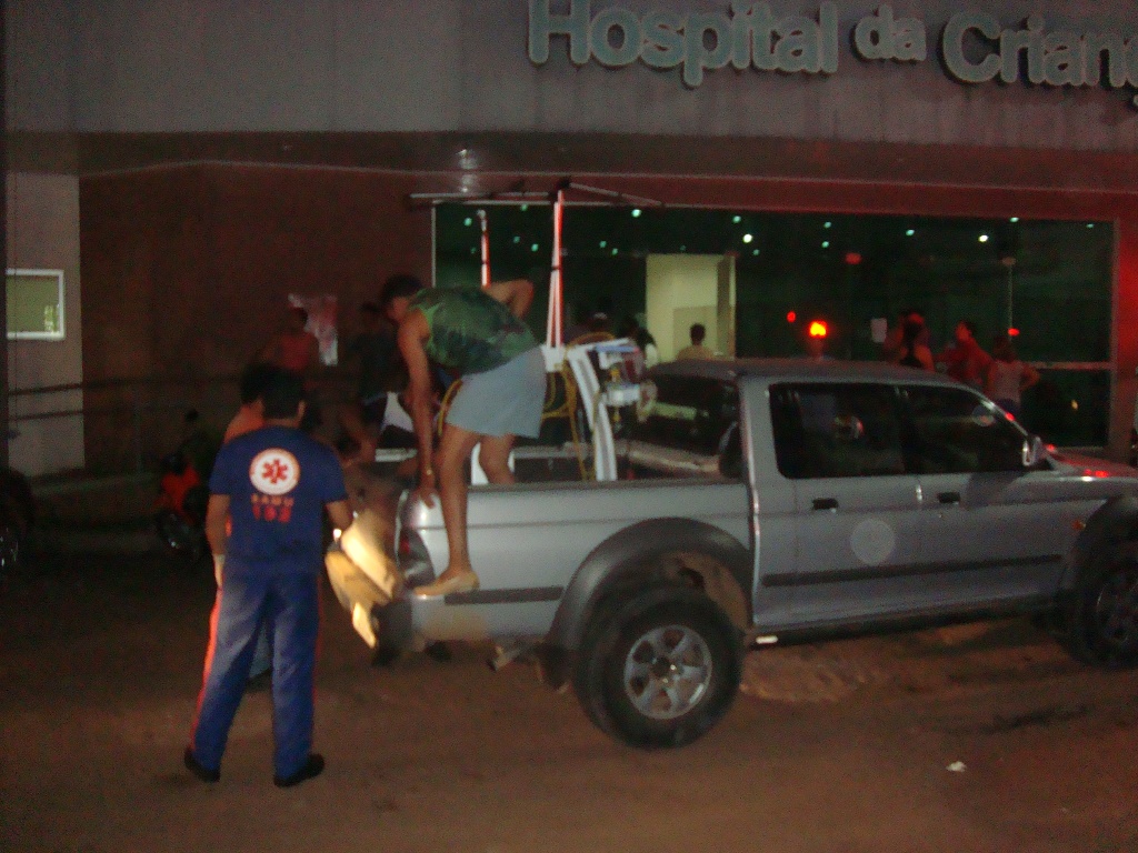 Veículos particulares foram usados para transportar equipamentos durante as transferências